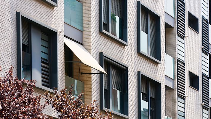 Telediario Fin de Semana - Pisos de menos habitaciones y cada vez más pequeños