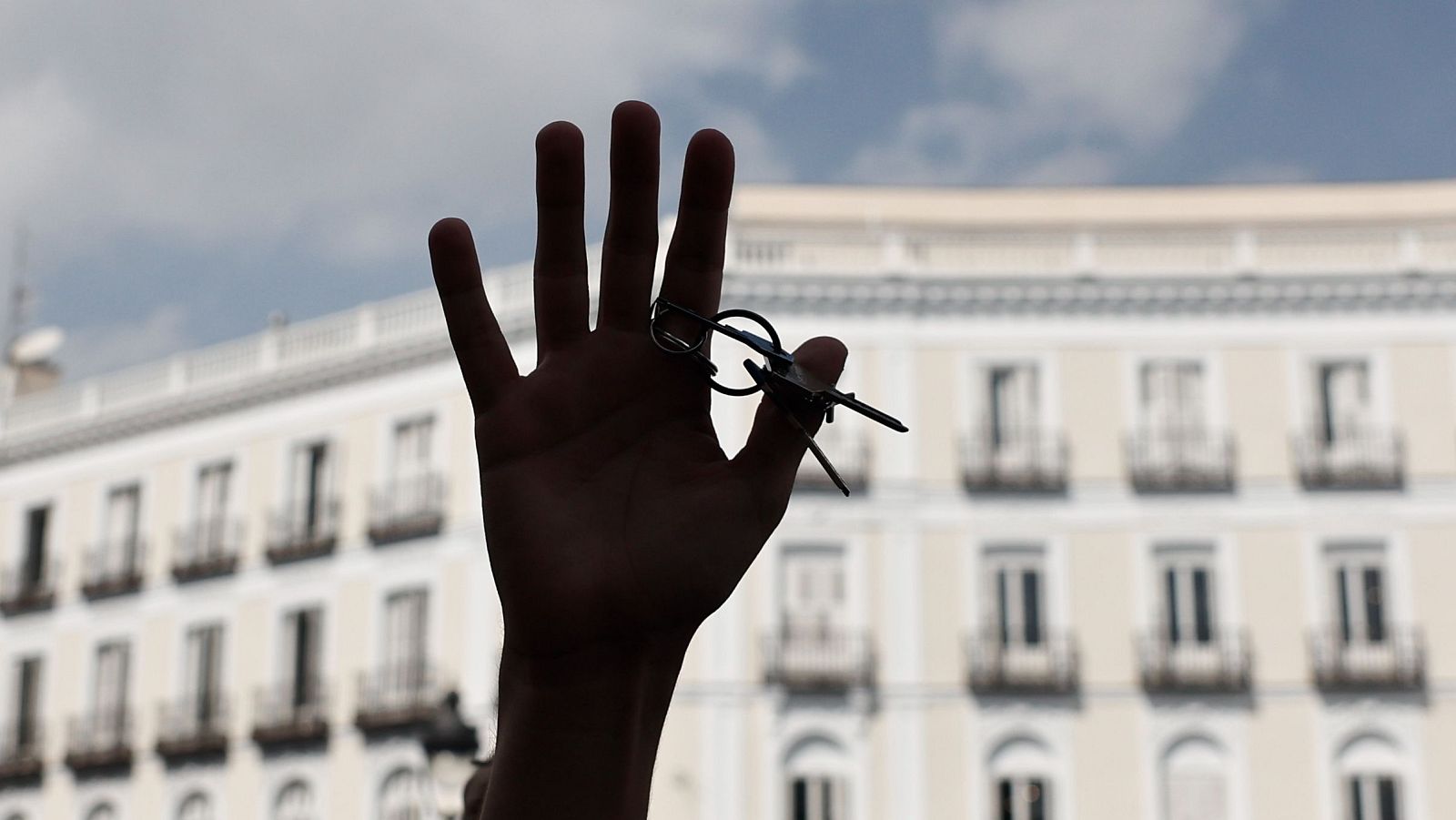 Jovenes con estudios y trabajo, pero sin casa