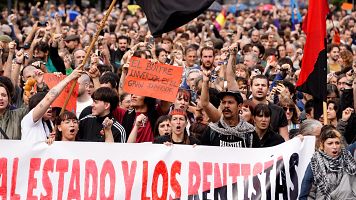 Las manifestaciones por la vivienda siguen en ciudades como Bilbao, Oviedo y Salamanca: "�Huelga general!"