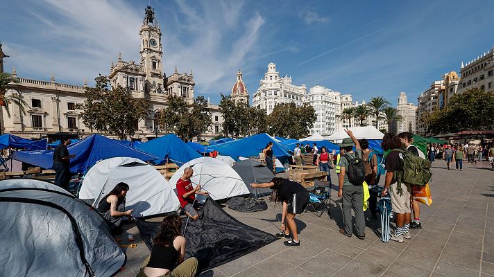 L'informatiu - Comunitat Valenciana - Els manifestants per la vivenda de València i Alacant han passat la segona nit en les tendes de campanya