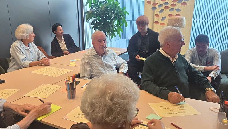 La delegación nipona asiste a una reunión del grupo de expertos de INTRAS