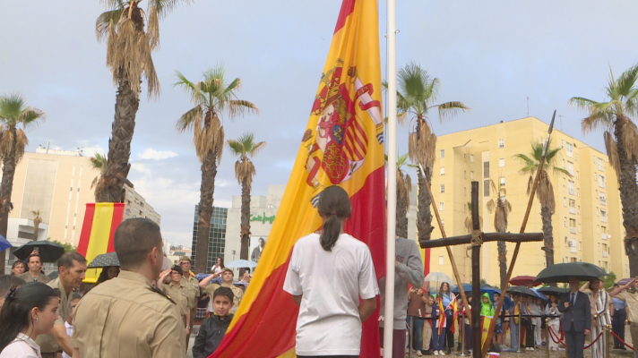 Noticias de Extremadura - Izado de bandera infantil en Badajoz