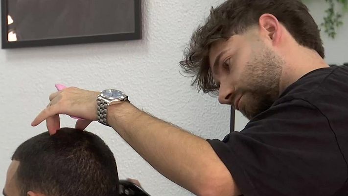 Noticias Andalucía - Un gaditano le corta el pelo a las estrellas de La Roja