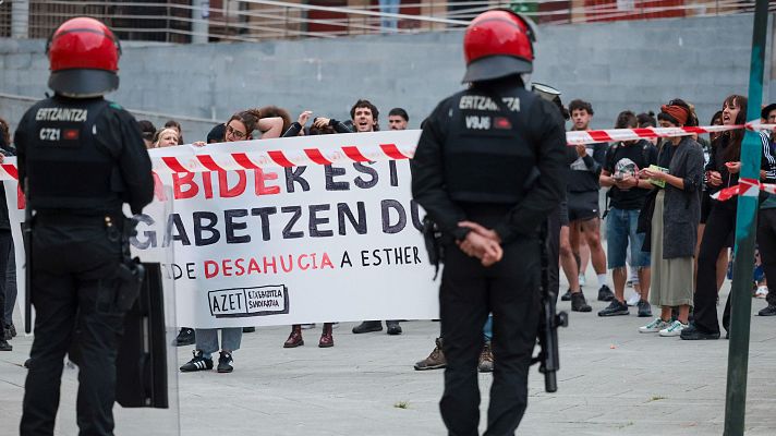 Telenorte - País Vasco - Desahuciada en Bilbao una mujer que llevaba diez años en un piso de alquiler público de Alokabide
