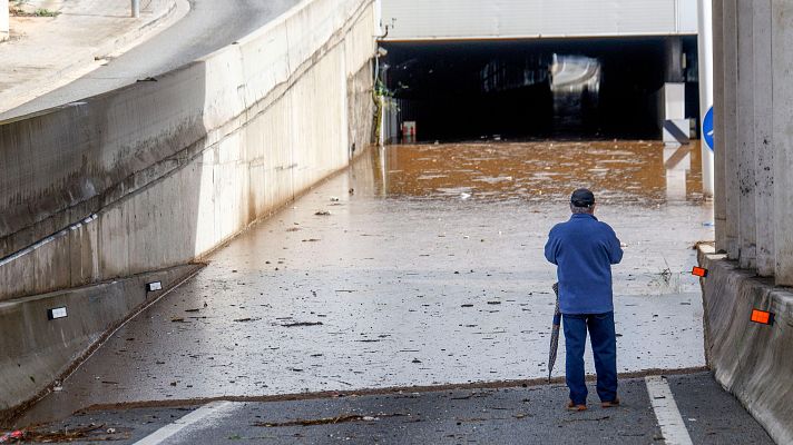 Telediario 1 - Las fuertes lluvias devastan Cataluña, dejan dos desaparecidos y obligan a activar ayudas