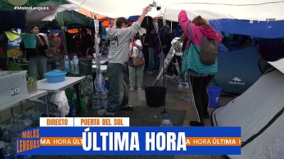 Los acampados en Sol luchan contra la lluvia