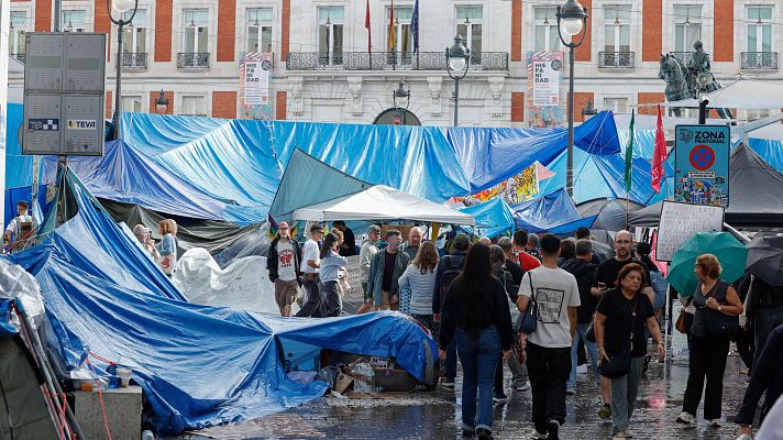Telediario 2 - Los acampados por la vivienda en la Puerta del Sol deciden quedarse de forma indefinida