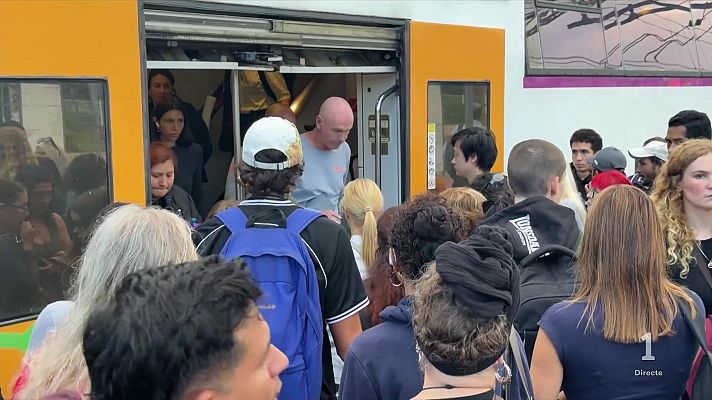 L'Informatiu - Rodalies reprèn el servei després d'un matí de caos per seguretat
