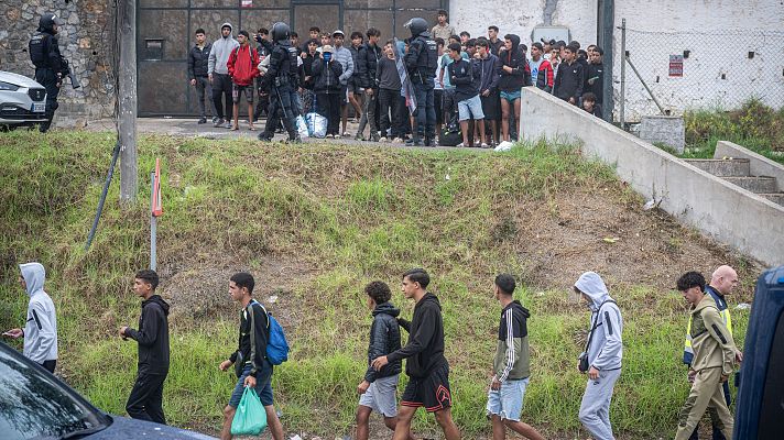 Telediario 1 - Migrantes en Ceuta denuncian devoluciones a Marruecos sin ser informados sobre el asilo