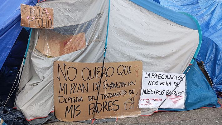Telediario 2 - La muerte de Maricarmen sacude la acampada de Sol por la vivienda