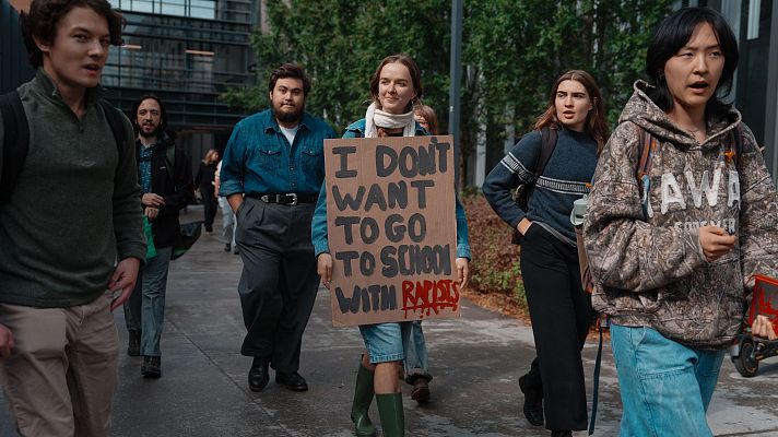 Telediario 1 - Una violación grupal cometida hace dos años desata protestas en la Universidad de Cornell