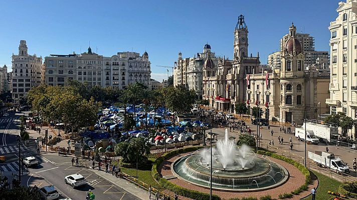 L'informatiu - Comunitat Valenciana - L'acampada per la vivenda de València, envoltada de tanques pels actes del 9 d'octubre