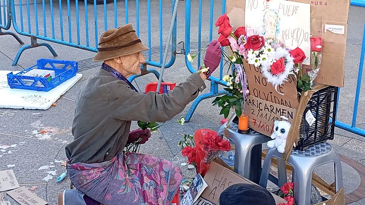 Telediario 2 - La acampada de la Puerta del Sol se despide de Maricarmen Abascal: "Tú nos abriste el camino"