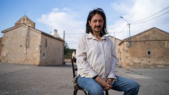 Página Dos - 'Contenta', una novela feliz de Santiago Lorenzo