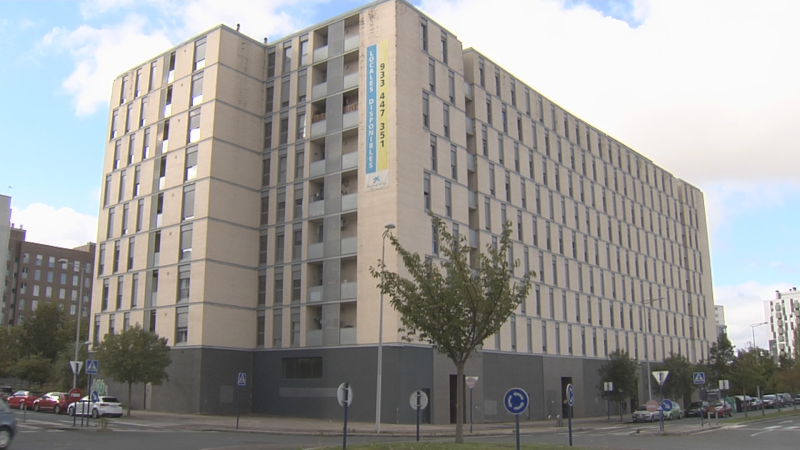 El bloque de Zabalgana donde viven las 96 familias afectadas