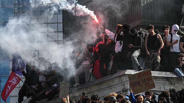 Telediario 1 - Francia intenta frenar las protestas estudiantiles con 3.000 profesores de refuerzo