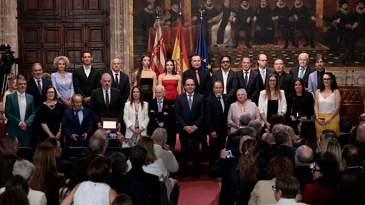 L'informatiu - Comunitat Valenciana - 24 entitats i personalitats han estat guardonats en l'acte institucional del 9 d'octubre