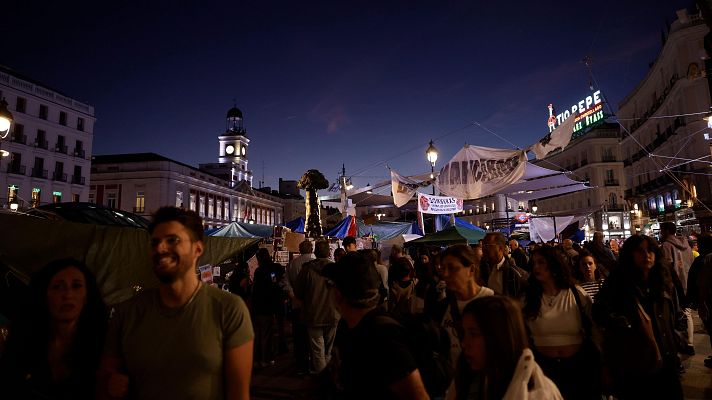 Telediario 2 - Los acampados en Sol deciden continuar de manera indefinida