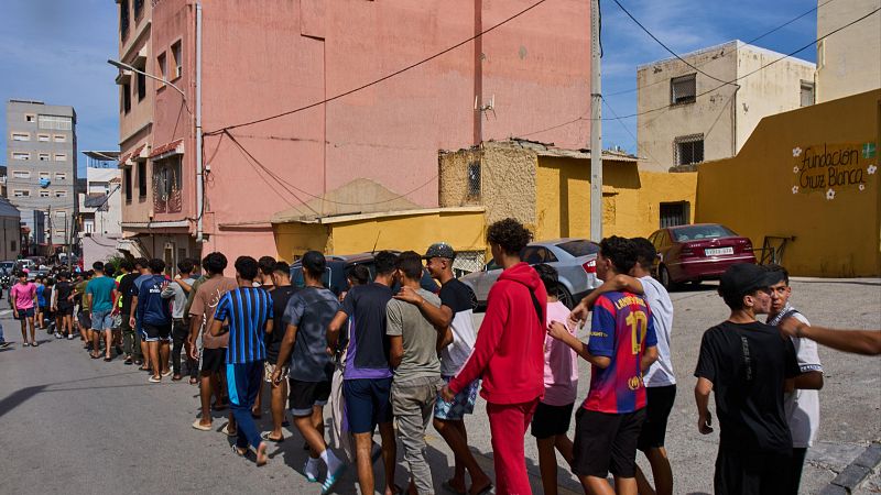 Un grupo de menores en Ceuta