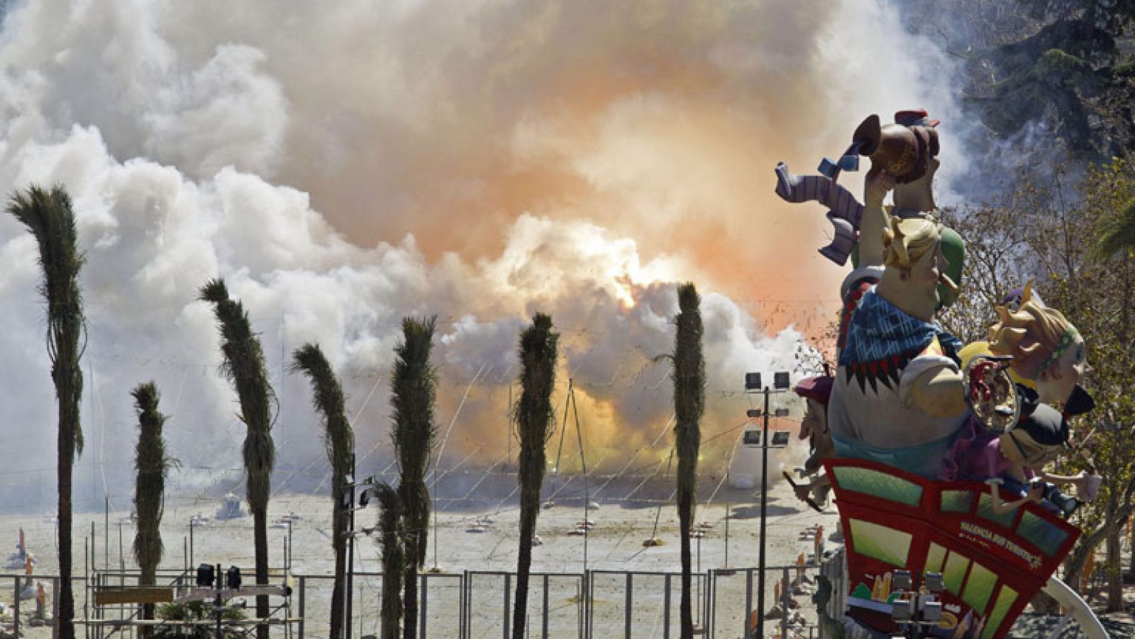 Las Fallas terminan con su última noche de fuego
