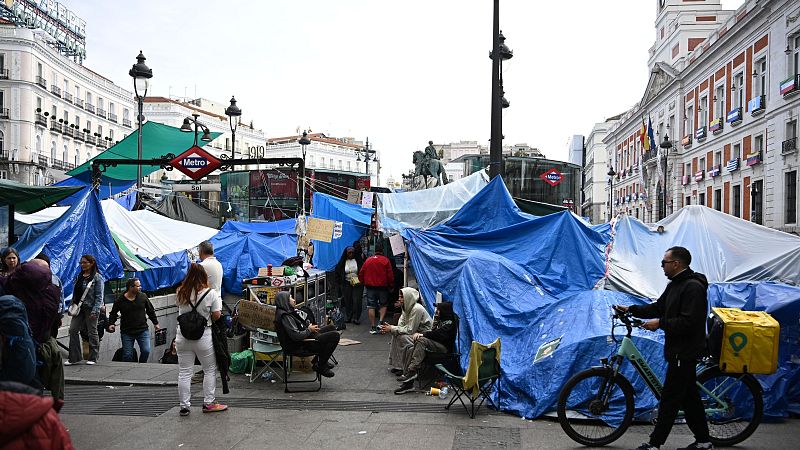Acampada por la vivienda en la Puerta del Sol de Madrid