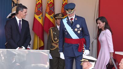 Abucheos a Sánchez en un desfile del 12 de octubre marcado por el adelanto electoral y Ceuta