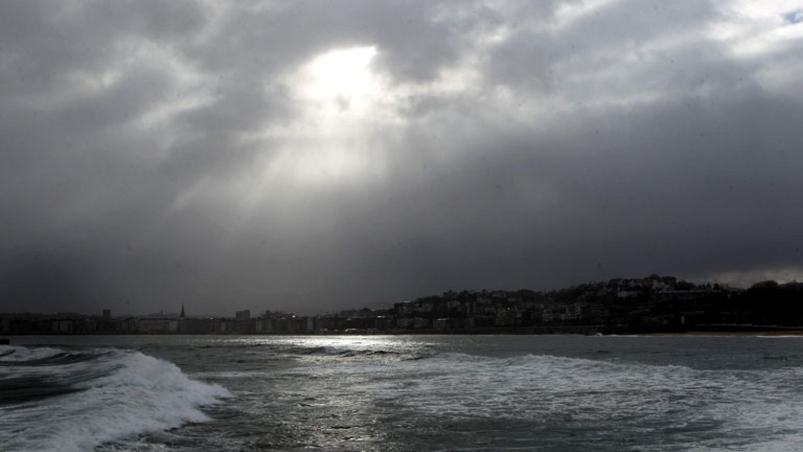 Cielo muy nuboso en el interior este de Andalucía y Pirineos