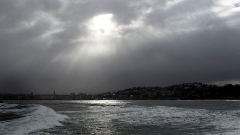 Cielo muy nuboso en el interior este de Andalucía y Pirineos