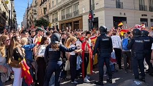 Tensi�n en Sol entre grupos de asistentes al desfile del 12 de octubre y los acampados