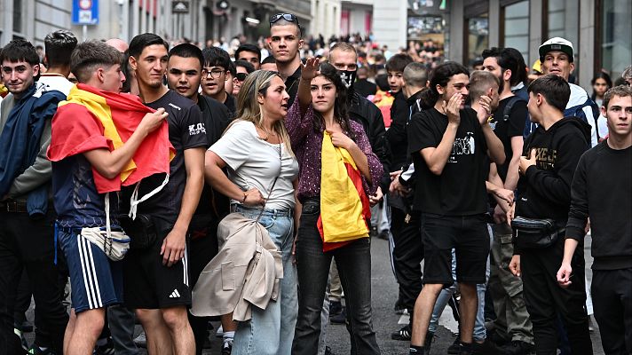 Telediario 2 - Tres detenidos y un policía herido en los altercados en Sol tras el desfile del 12 de octubre