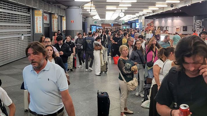 Telediario 2 - Miles de viajeros afectados por la interrupción de la línea de alta velocidad entre Madrid y Barcelona