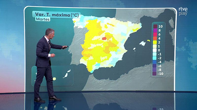 El presentador Albert Barniol aparece de perfil en un plató de televisión ante un mapa interactivo de España que detalla la variación de las temperaturas máximas.