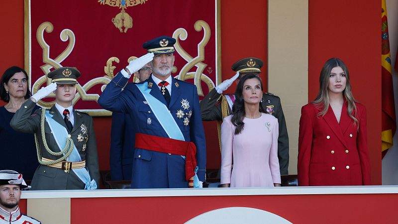 Los reyes presiden el desfile de las Fuerzas Armadas