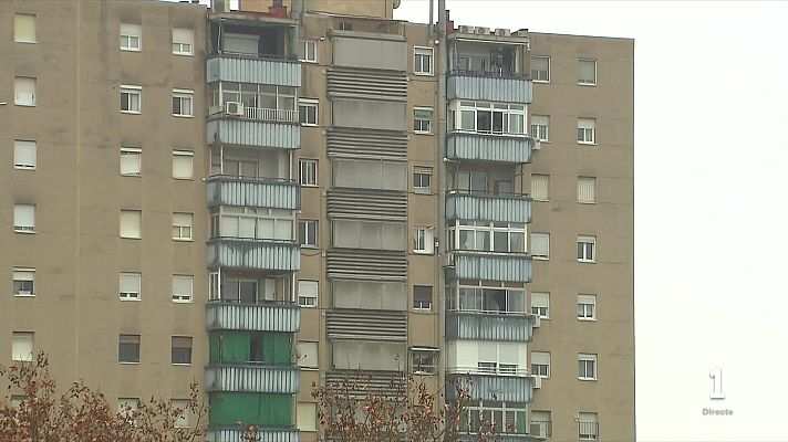 L'Informatiu - Badia del Vallès inicia la retirada massiva d'amiant de tots els habitatges
