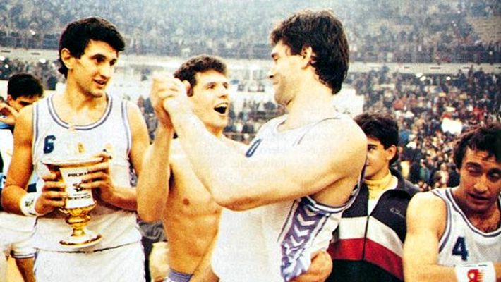 Conexión vintage - Las Recopas del Real Madrid de Baloncesto del 84 y del 89