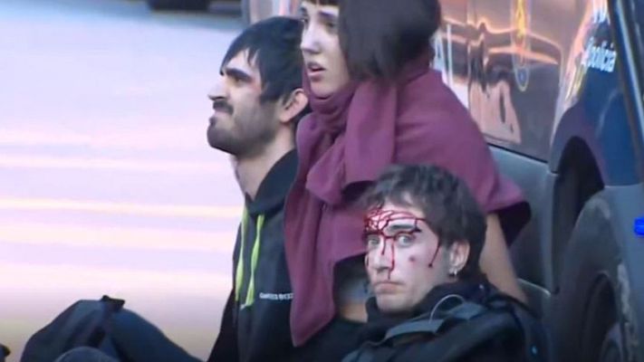 Directo al grano - La huelga indefinida por la educación en Madrid comienza con brutales cargas policiales