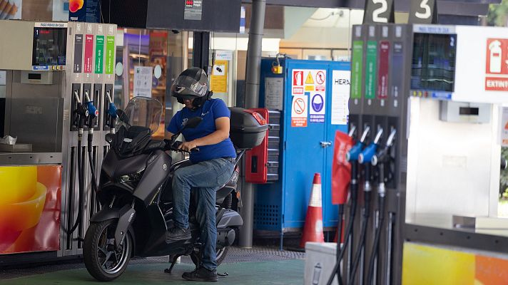 Telediario 1 - La subida de los carburantes dispara la inflación al 4,9% en septiembre