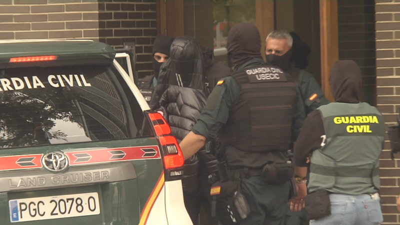 Momento de la detención de uno de los integrantes del grupo juvenil violento en Vitoria