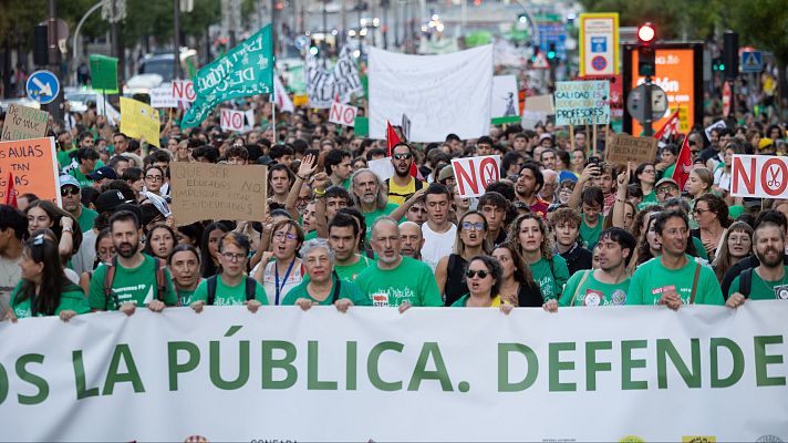 Telediario 2 - Una manifestación por la educación pública recorre Madrid en el primer día de huelga indefinida