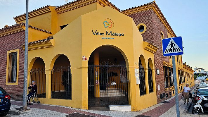Informativo 24h - Fallecen dos ancianos al desplomarse un ascensor