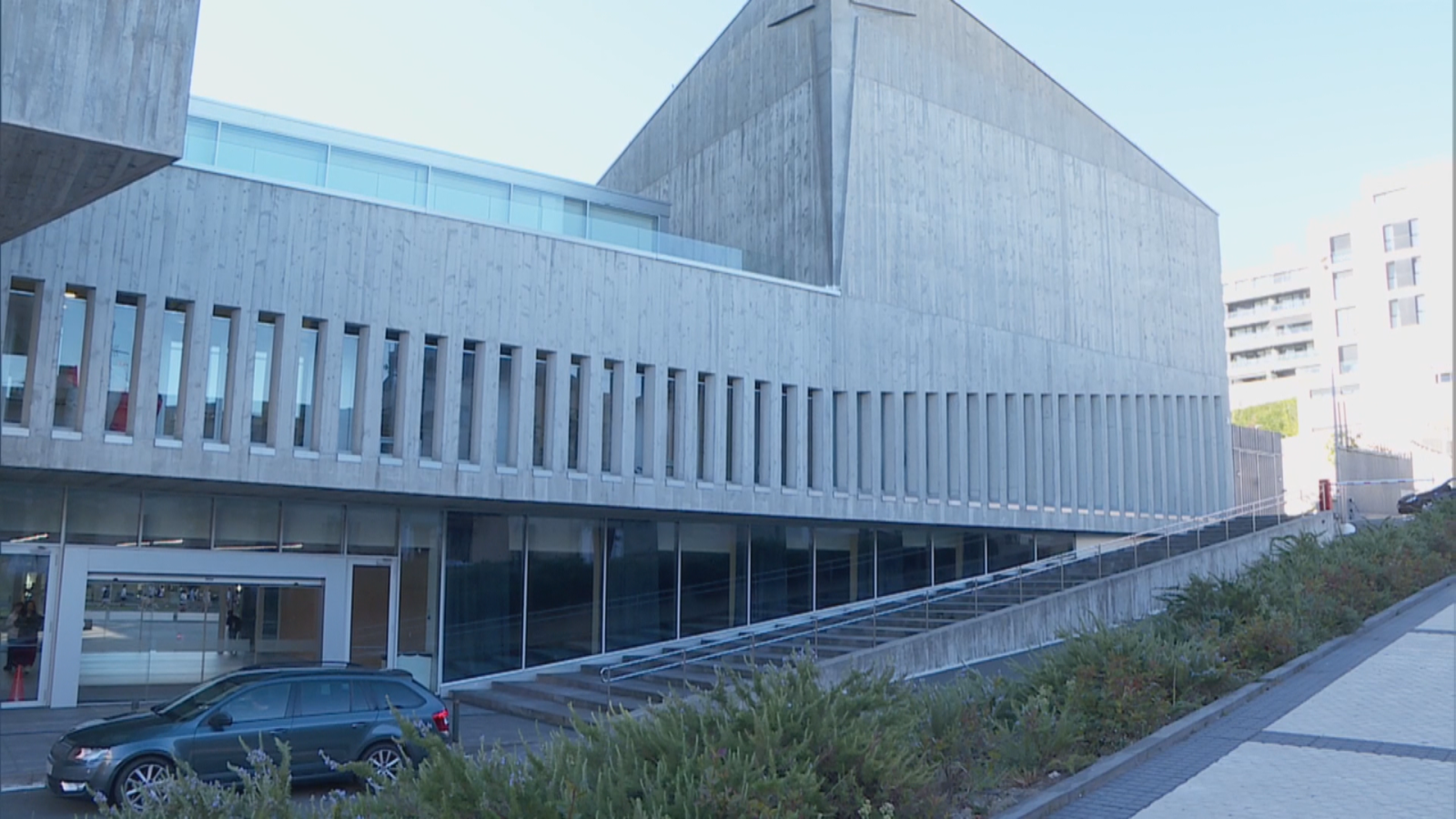 La comunidad educativa del colegio Aldapeta de Donostia no quiere un local de comida rápida cerca del centro