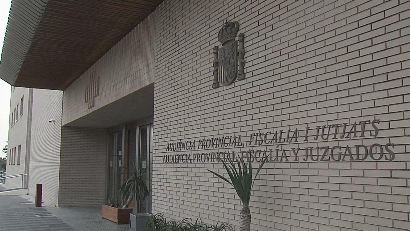 Comença el juí del Bar España, on els acusats atribuïen informacions falses sobre una xarxa de pederàstia a Benicarló - L'informatiu - Comunitat Valenciana