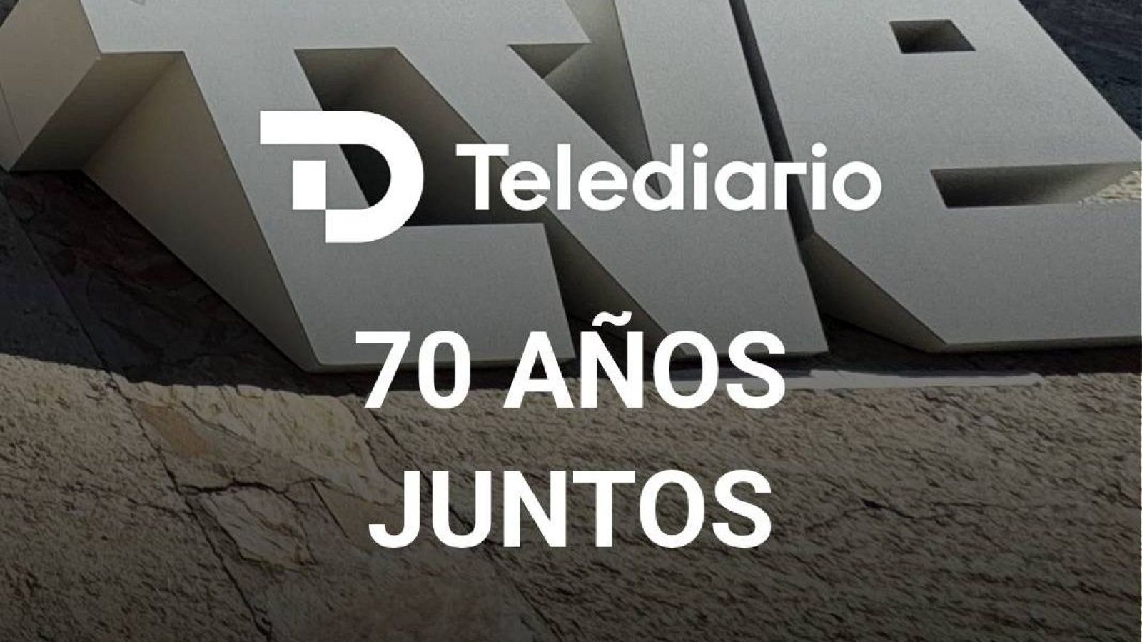 Imagen promocional con las siglas 'tve' en bloques blancos, el logotipo del Telediario y el lema '70 AÑOS JUNTOS'.