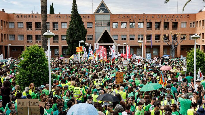 L'informatiu - Comunitat Valenciana - El professorat valencià valora reprendre la vaga educativa i ho consultaran amb els sindicats