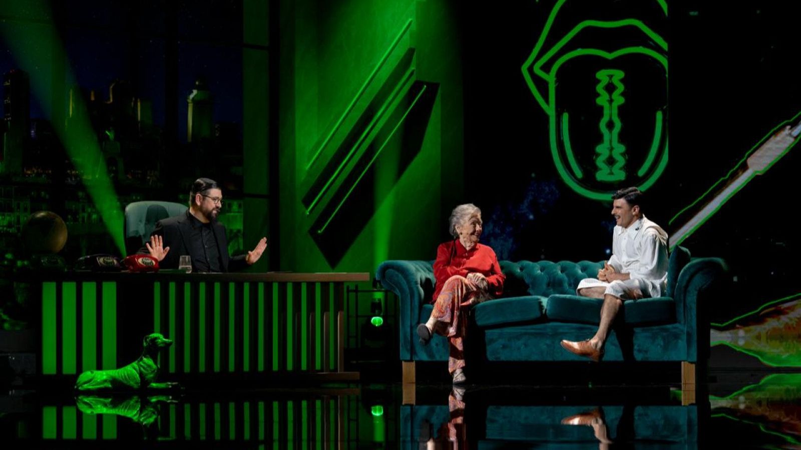 Rodrigo Cuevas reivindica el folclore y reflexiona sobre la memoria histórica y la violencia ultra en 'El Perro Andaluz'