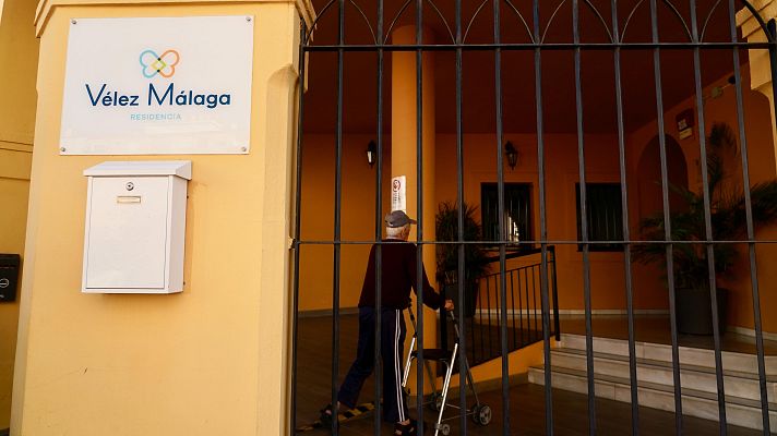 Telediario 2 - Mueren dos ancianos al desplomarse el ascensor de una residencia en Vélez-Málaga