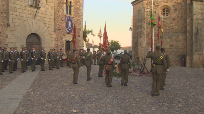 Noticias de Extremadura - Arriado de bandera del CEFOT