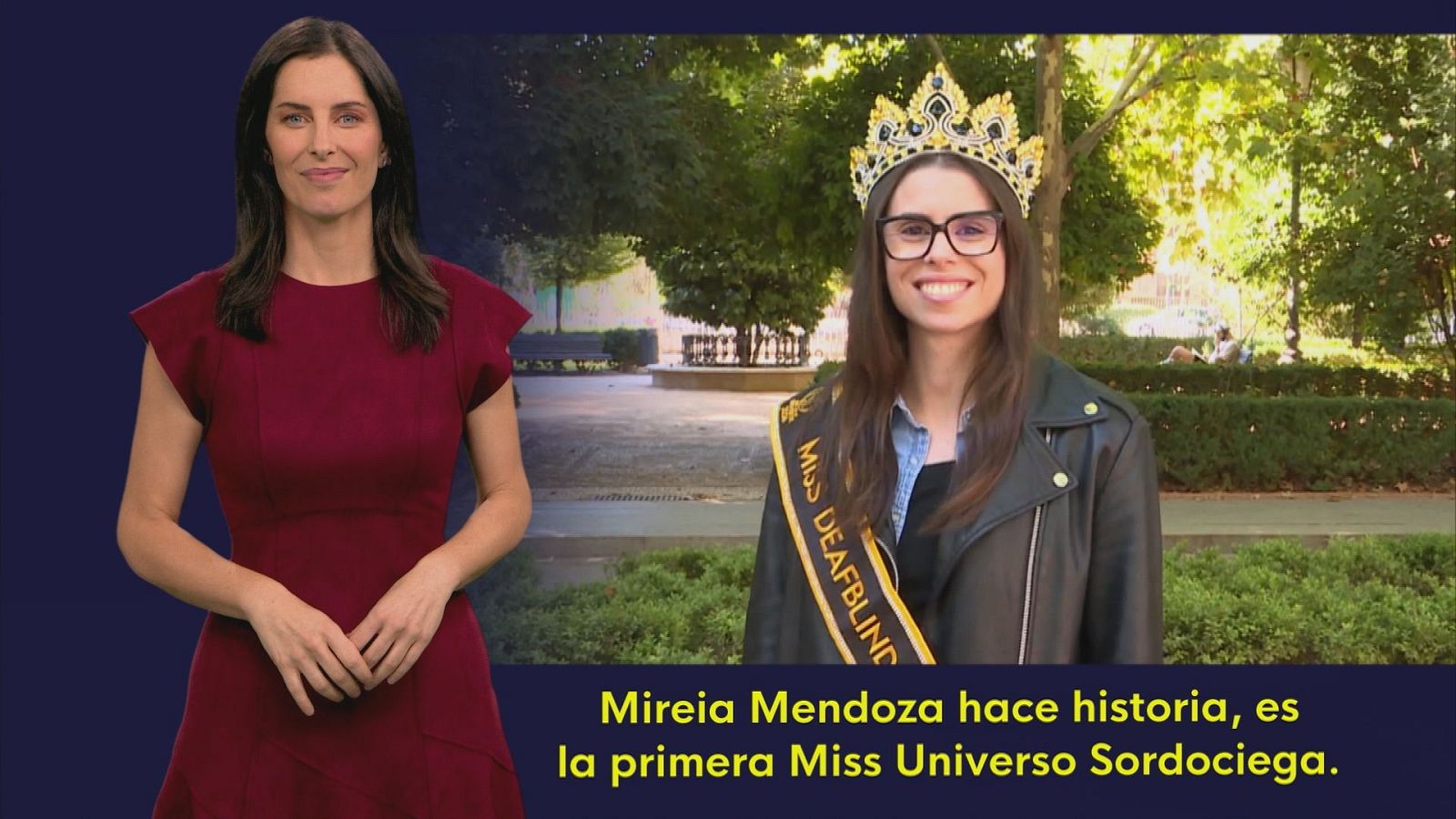 La presentadora de un informativo aparece junto a una imagen de Mireia Mendoza coronada y el titular sobre su título de Miss Universo Sordociega.