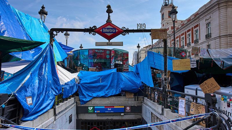 Acampada y metro cerrado en la Puerta del Sol