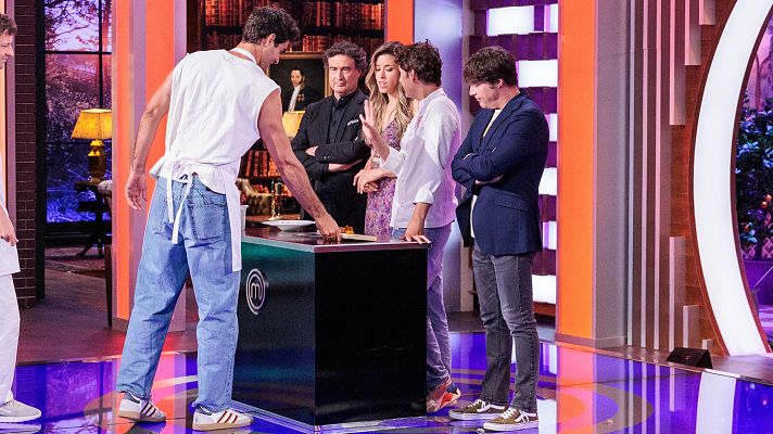 MasterChef Celebrity - Juan Betancourt triunfa con su versión de tataki de salmón